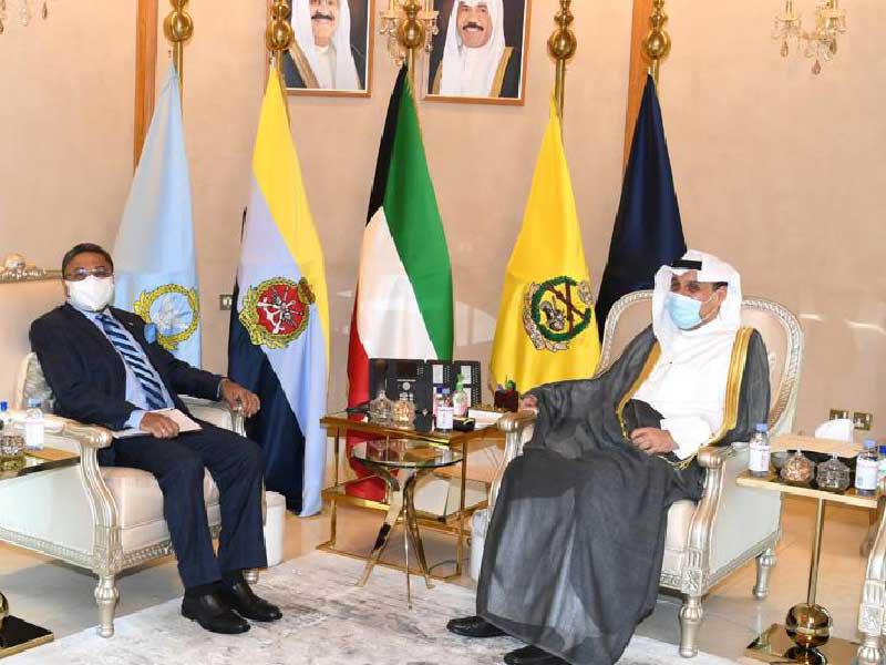 نائب رئيس مجلس الوزراء وزير الدفاع الشيخ حمد الجابر مستقبلا سفير الهند