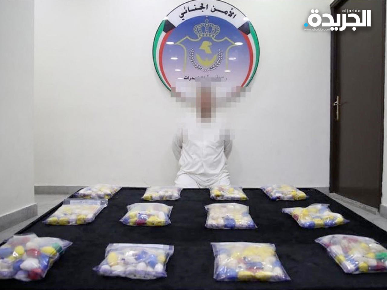 المتهم رفقة المضبوطات