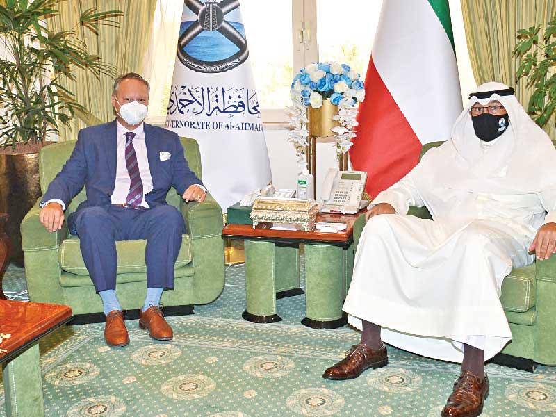  محافظ الأحمدي الشيخ فواز الخالد  مستقبلا سفير النمسا أمس