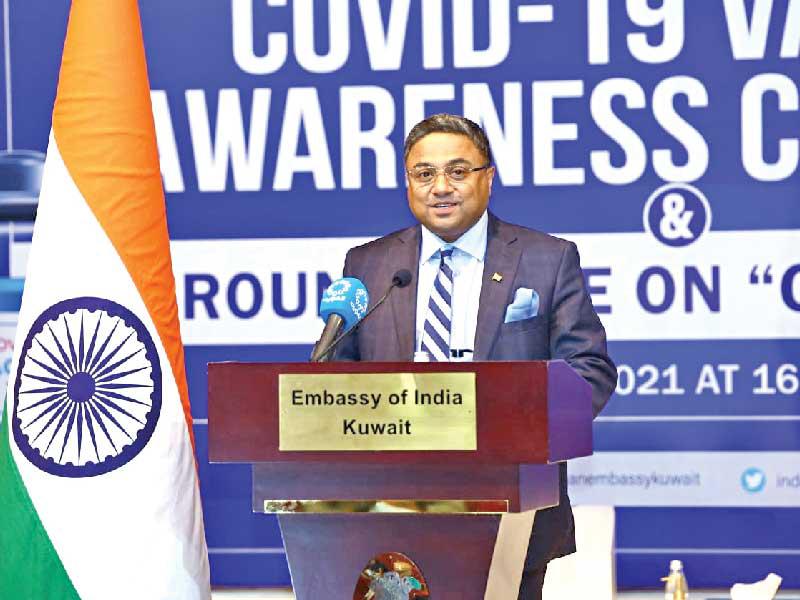 السفير الهندي ملقياً كلمتهn