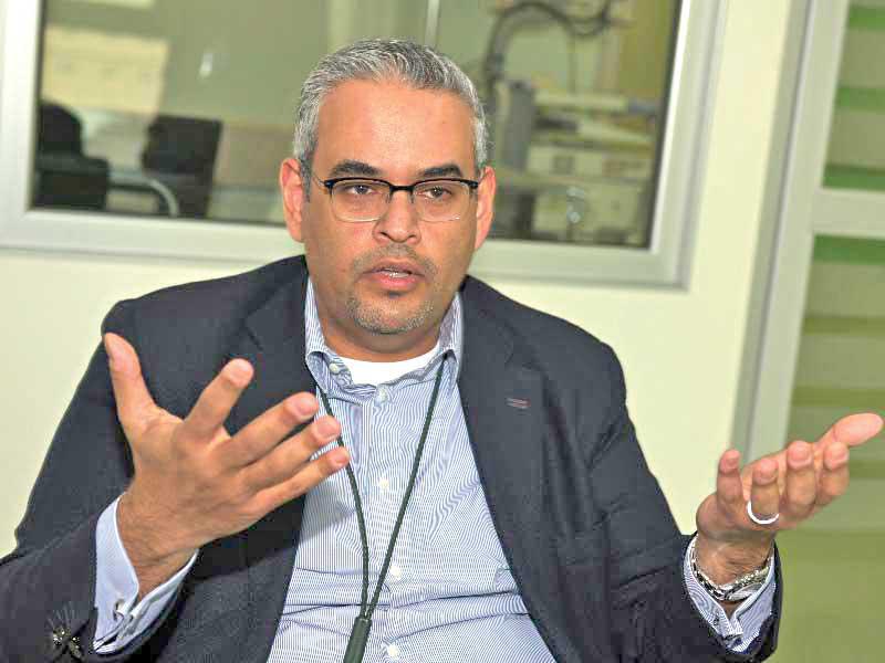  استشاري العناية المركزة، رئيس قسم العناية المركزة في المستشفى الأميري، د. عبدالرحمن الفارس