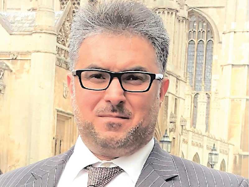 الأستاذ المشارك في كلية دراسات الحاسوب بالجامعة العربية المفتوحة رئيس المشروع د. ناصر زائري