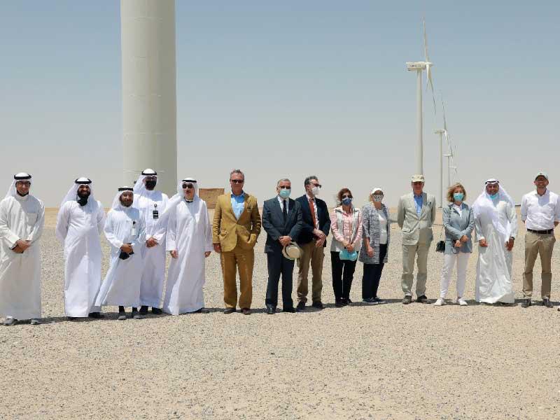 الوفد الدبلوماسي وممثلو «الأبحاث» في مشروع الشقايا أمس