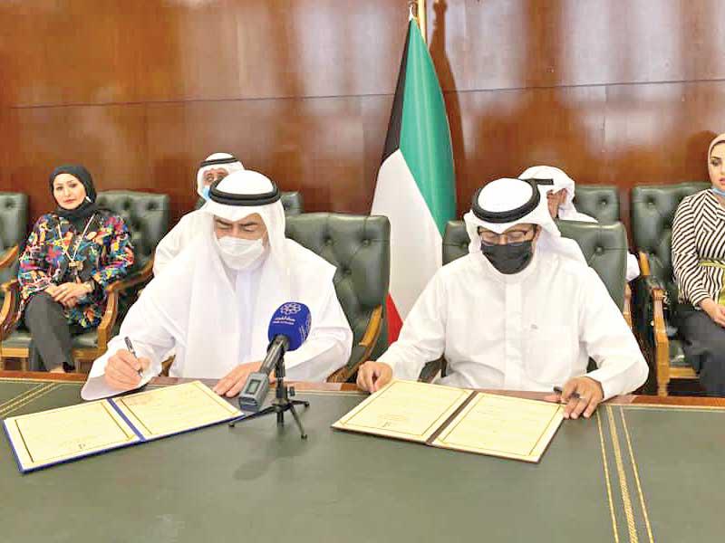 من أجواء التوقيع 