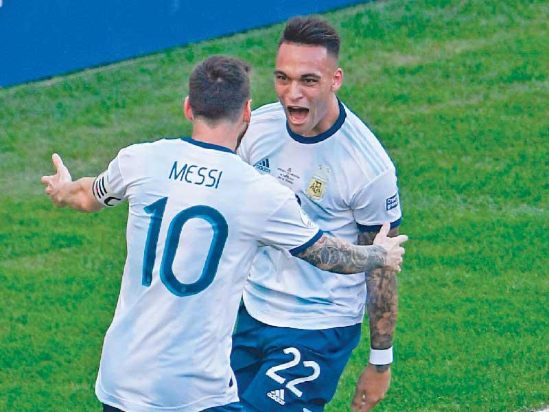 مارتينيز وميسي نجما الأرجنتين