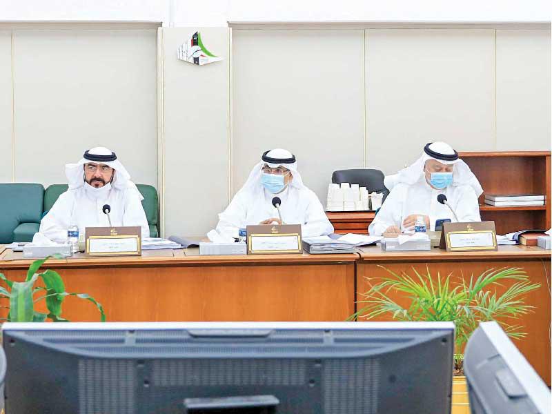 النائب أحمد الحمد مترئساً اجتماعاً سابقاً للجنة