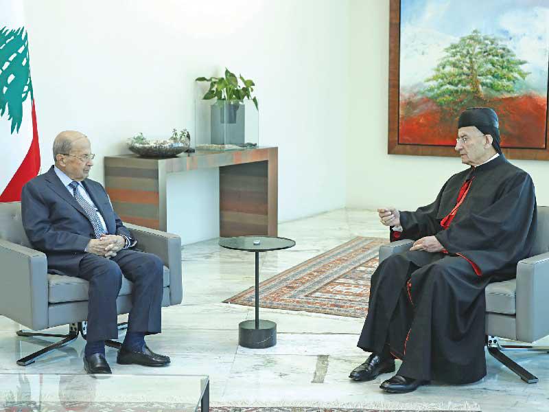 رئيس الجمهورية اللبنانية ميشال عون مستقبلاً البطريرك بشارة الراعي بالقصر الرئاسي في بعبدا أمس  (دالاتي ونهرا)