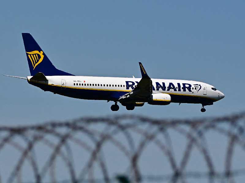  طائرة تابعة لشركة Ryanair 