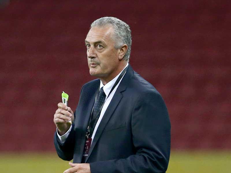 مدرب منتخب الإكوادور الأرجنتيني غوستافو ألفارو