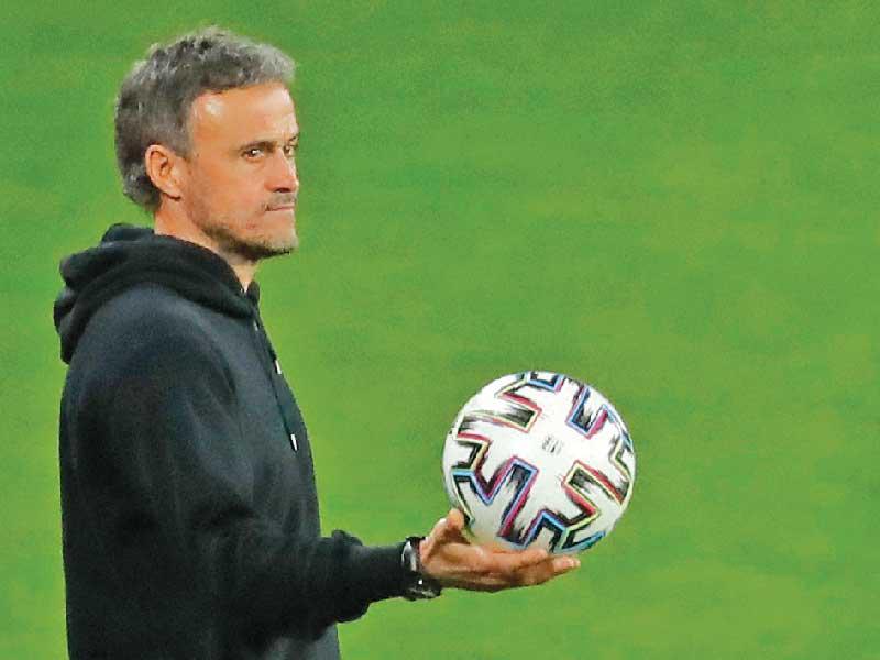  المدرب لويس إنريكي مارتينيز