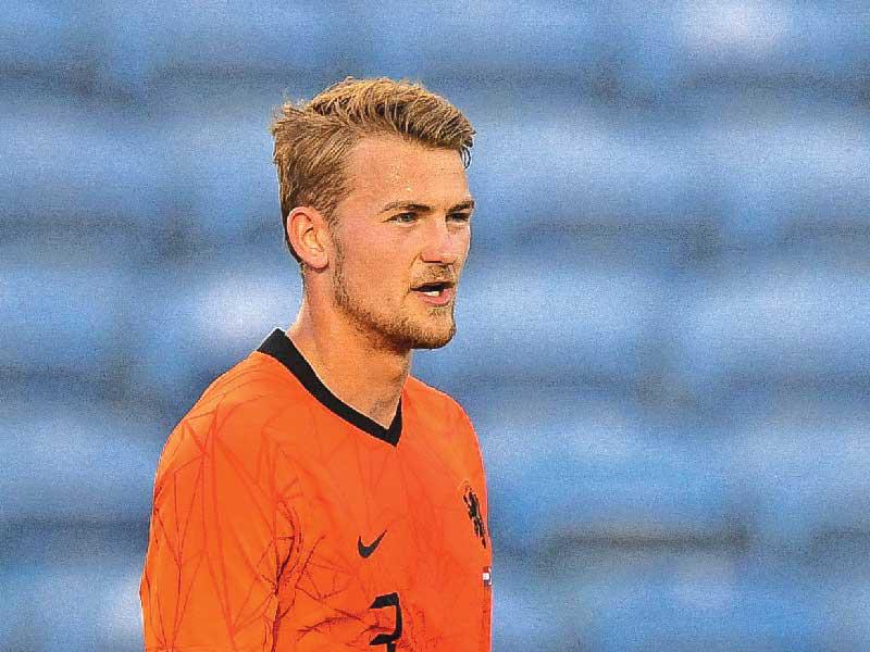  المدافع  الهولندي ماتياس دي ليخت