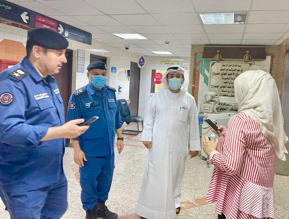 رجال الإطفاء في مستشفى مبارك