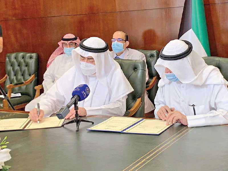 من أجواء توقيع المذكرة بين الوطني للثقافة والجمعية الكويتية لهواة الطوابع