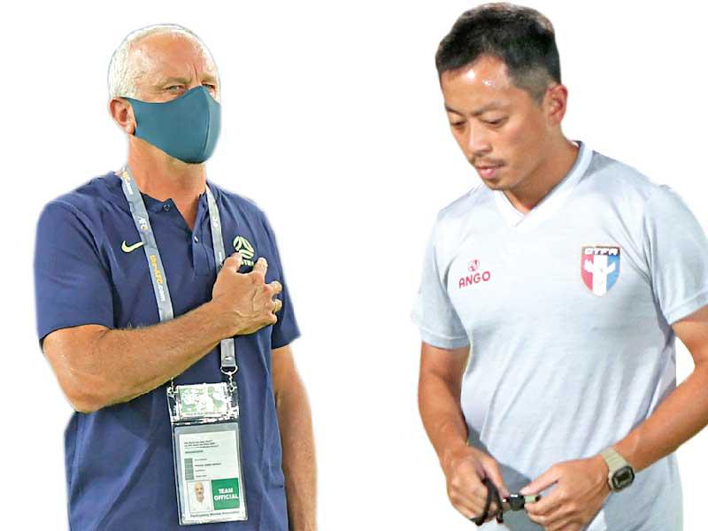  مدرب الصين تايبيه هنري وانغ - مدرب أستراليا غراهام أرنولد