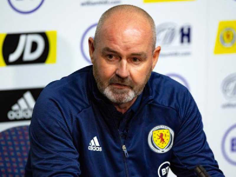  مدرب منتخب أسكتلندا ستيف كلارك 