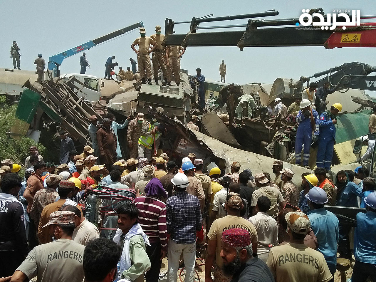 عشرات القتلى والجرحى بحادث قطار في باكستان