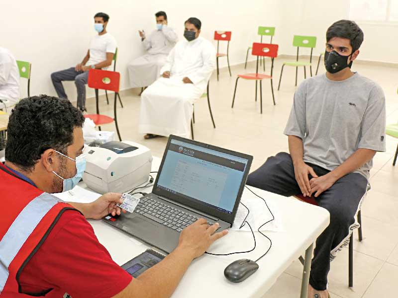 إجراء المسحات للطلاب أمس