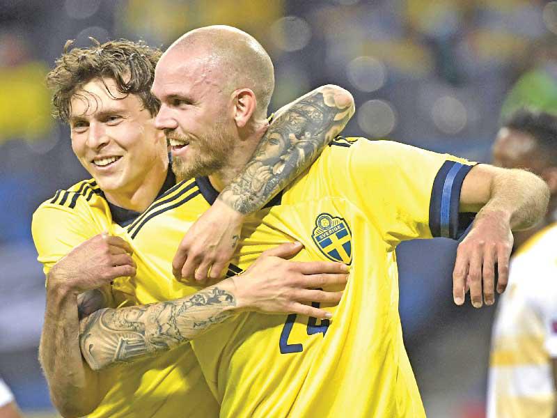 دانيلسون نجم منتخب السويد وزميله نيلسون