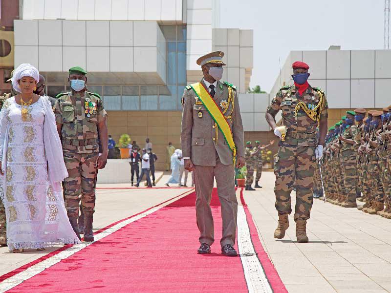 قائد الانقلاب يؤدي اليمين الرئاسية