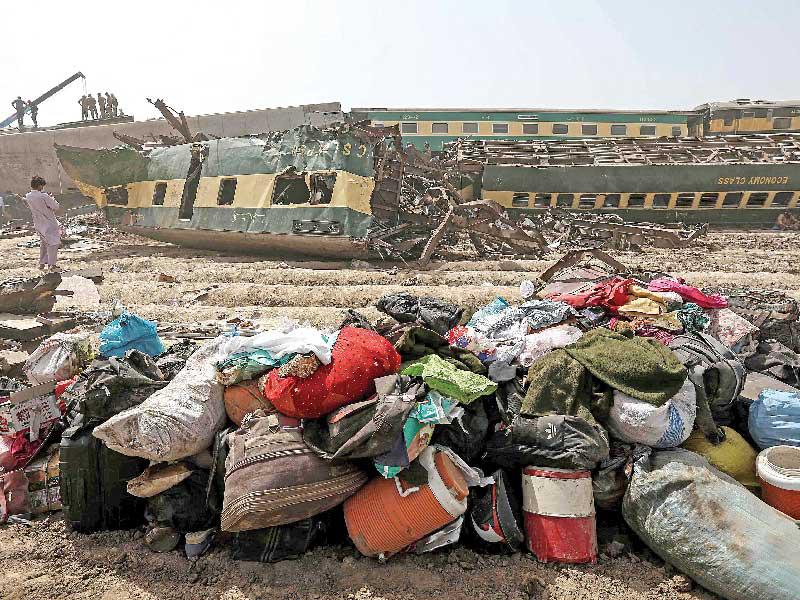 40 قتيلاً إثر حادث قطار خرج عن سكّته بجنوب باكستان 