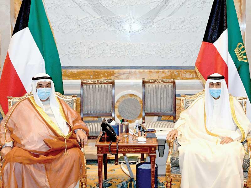  صاحب السمو أمير البلاد الشيخ نواف الأحمد مستقبلاً سمو الشيخ ناصر المحمد أمس