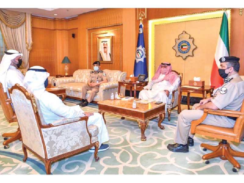  وزير الداخلية الشيخ ثامر العلي يلتقي عدداً من المواطنين  