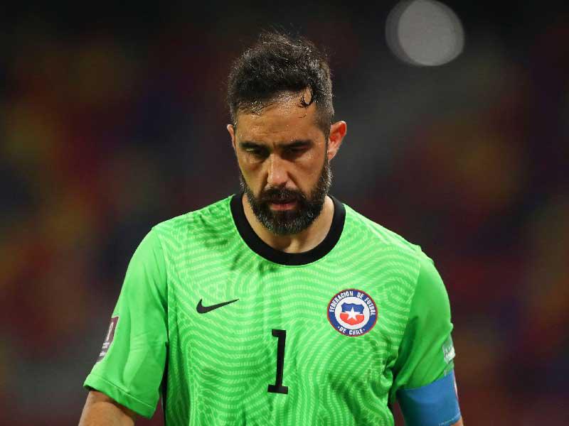  حارس وقائد منتخب تشيلي لكرة القدم، كلاوديو برافو