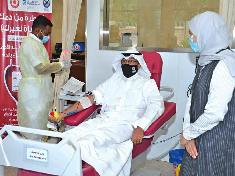 محافظ الأحمدي يتبرع بالدمn