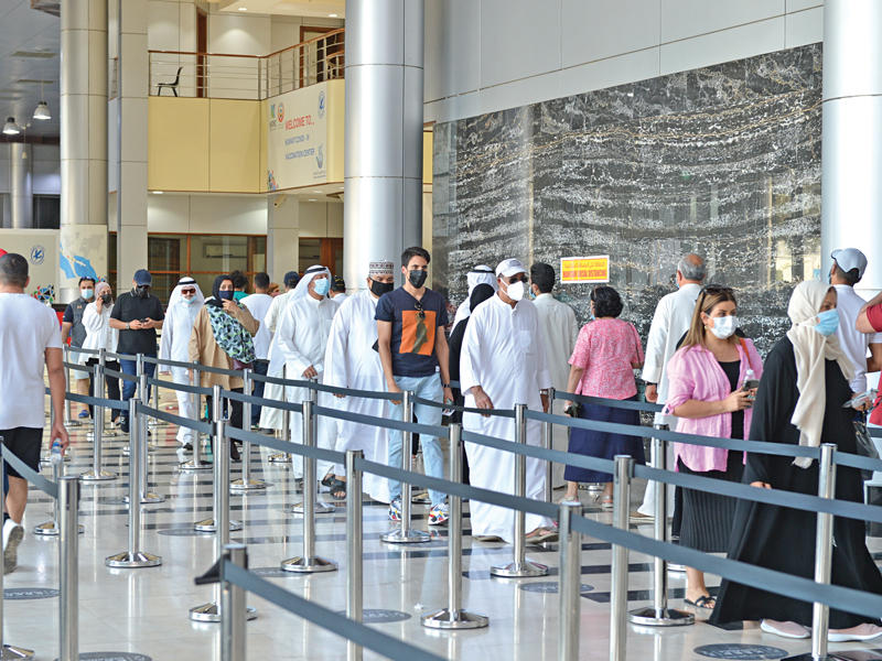 جانب من متلقي الجرعة الثانية للتطعيمات في مشرف أمس