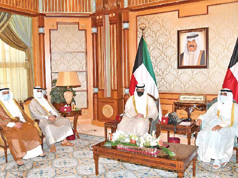  سمو ولي العهد الشيخ مشعل الأحمد  مستقبلاً وزير الإعلام ورئيس اللجنة الأولمبية الكويتية أمس