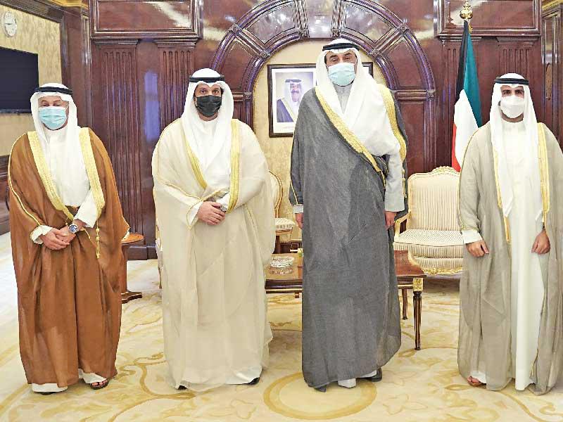 سمو رئيس مجلس الوزراء الشيخ صباح الخالد مستقبلاً المطيري وفهد الناصر والمسلم أمس