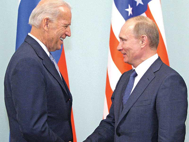 اللقاء الذي جمع بايدن حين كان نائب الرئيس الأميركي وبوتين حين كان رئيس الوزراء الروسي في مارس 2011