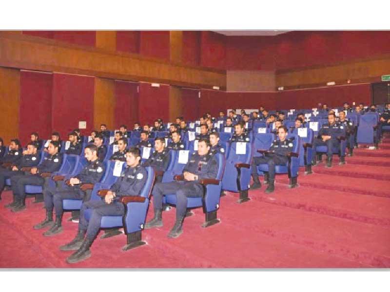 الضباط الجدد خلال المحاضرات 