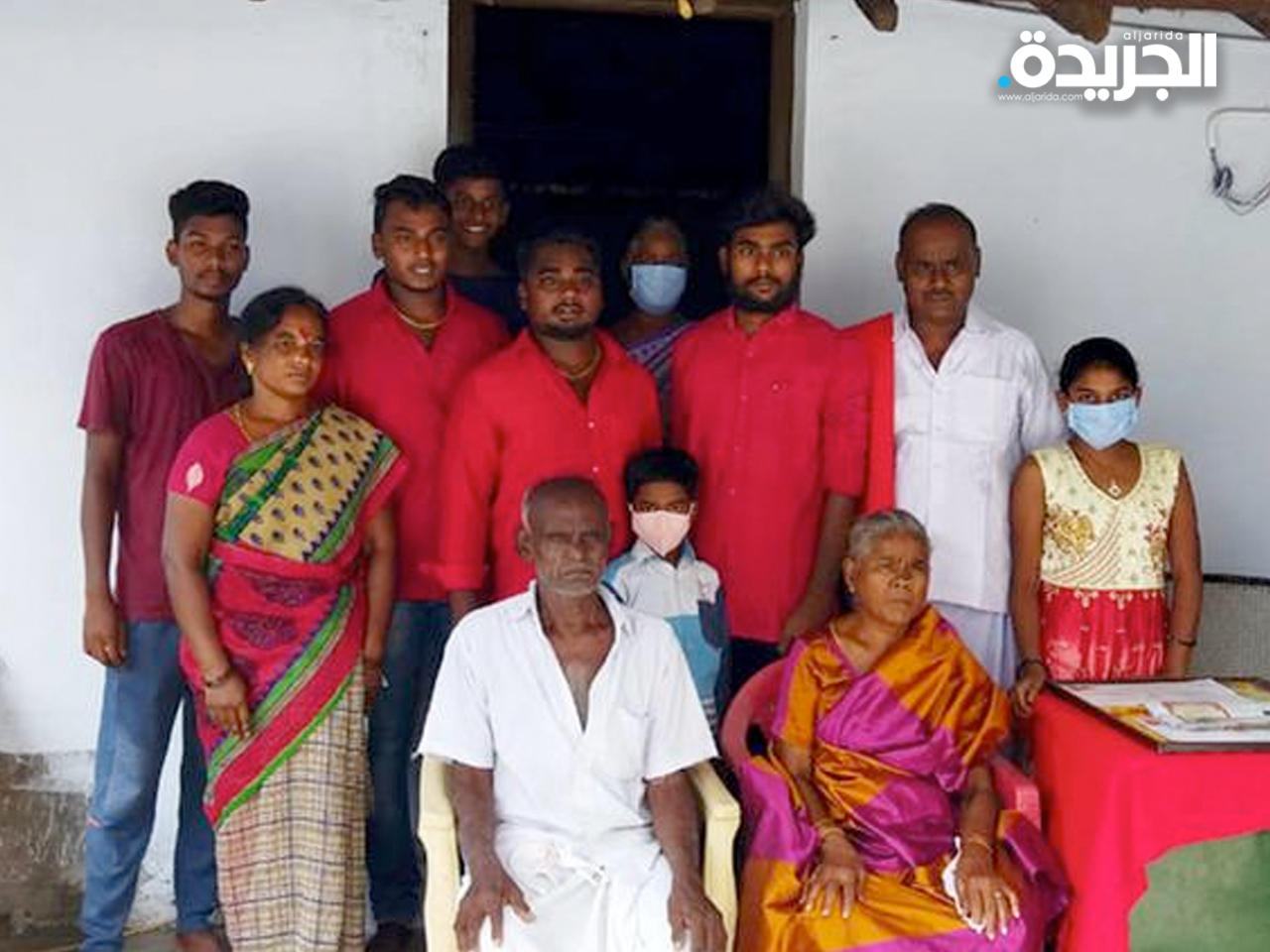 اشتراكية مع والده أيه. موهان ووالدته إم. لاكشمي وإخوانه لينين ولينينية