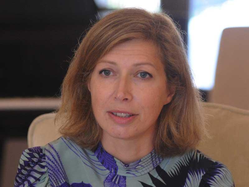 السفيرة الفرنسية لدى البلاد آن كلير لوجاندر