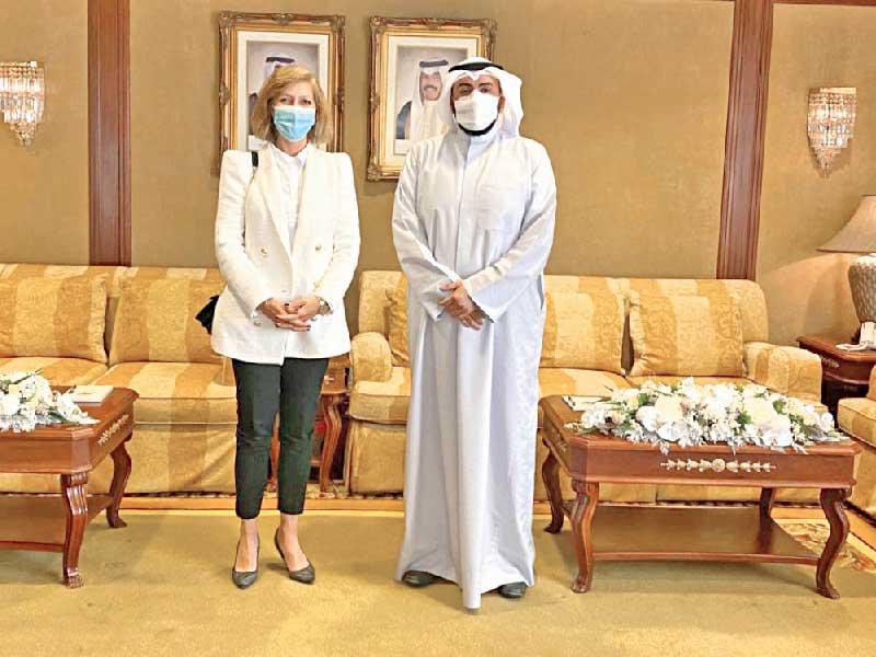 وزير الصحة د. باسل الصباح وسفيرة فرنسا في الكويت آن كلير لوجاندر