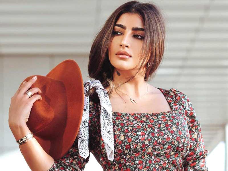 الفنانة بثينة الرئيسي