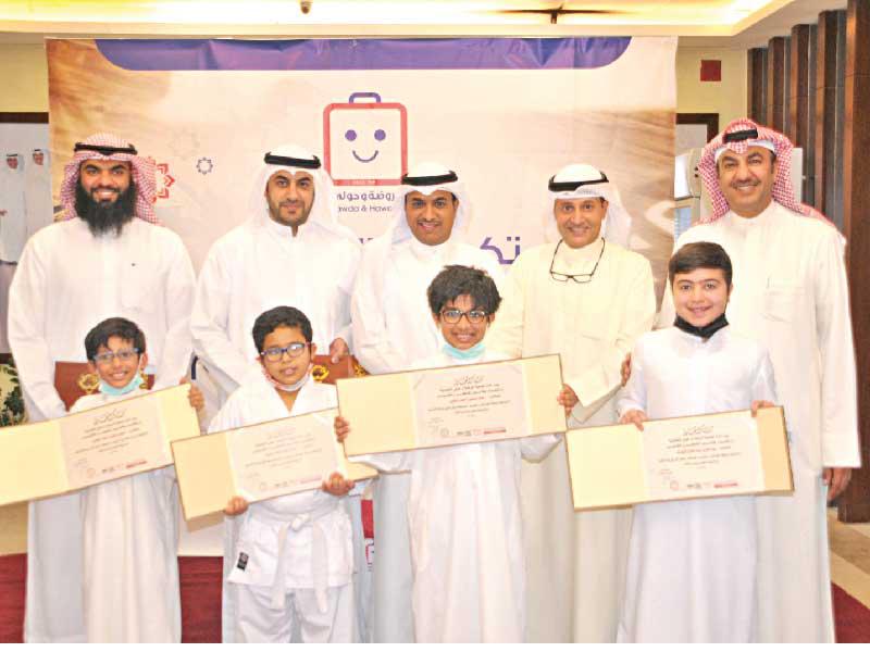 جانب من تكريم حفظة القرآن الكريم