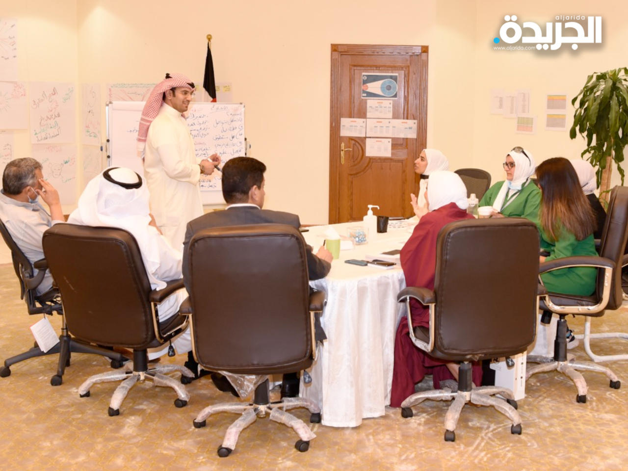  جانب من الجلسه الحوارية وورش العمل مع العاملين بالهيئة 