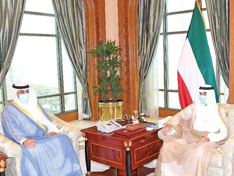 صاحب السمو أمير البلاد الشيخ نواف الأحمد مستقبلاً  رئيس مجلس الوزراء سمو الشيخ صباح الخالد أمس