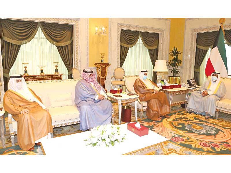 سمو ولي العهد الشيخ مشعل الأحمد  مستقبلاً وزراء الدفاع والخارجية والداخلية أمس