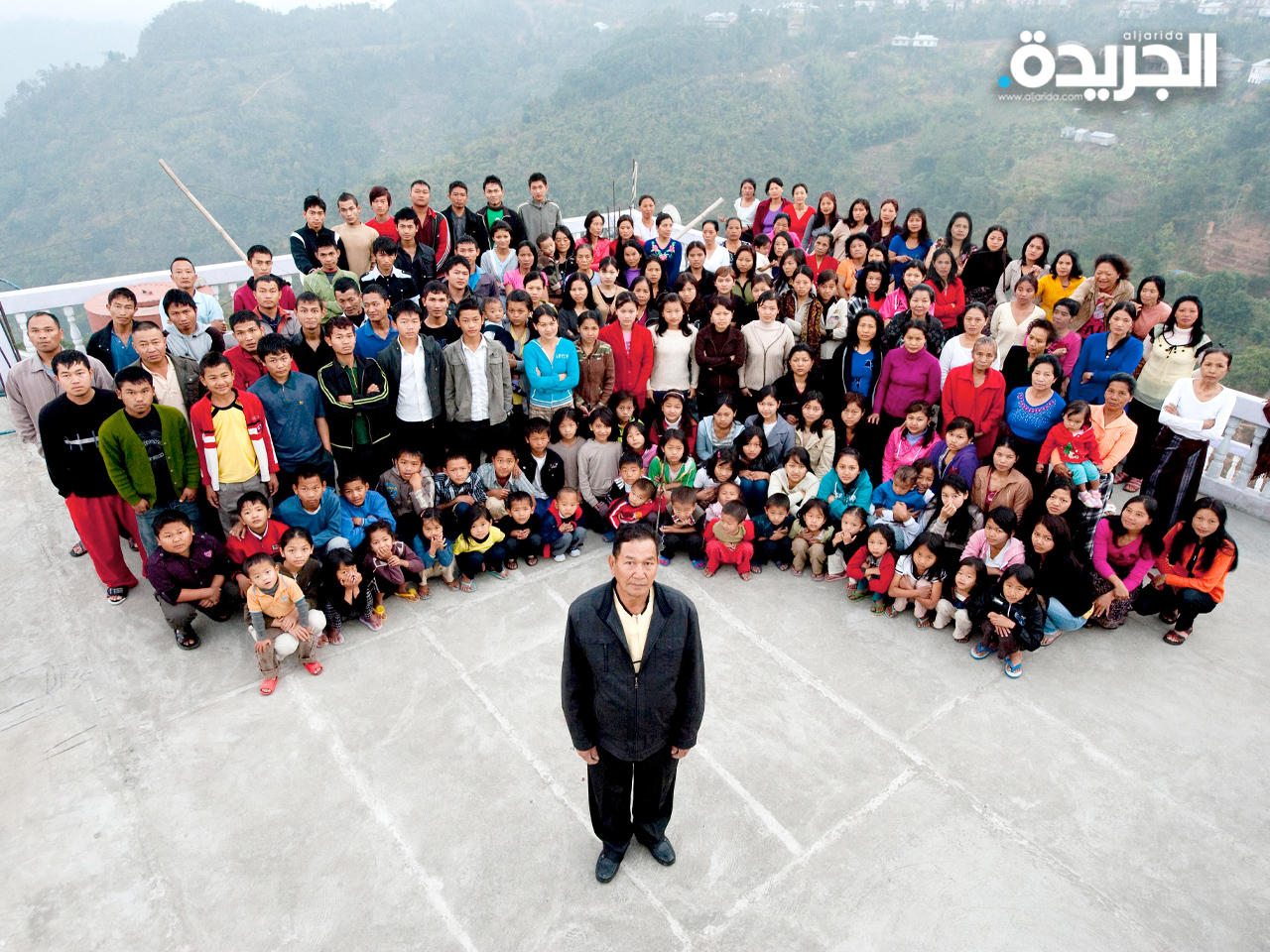 وفاة رب «أكبر أسرة في العالم»