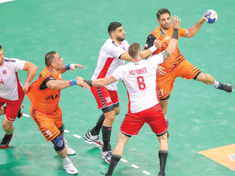 جانب من لقاء الكويت وكيرمان الإيراني 