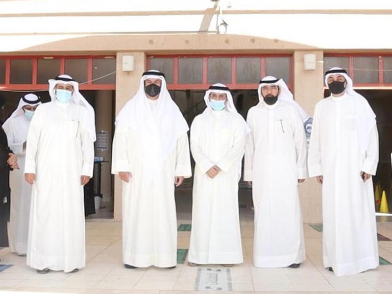  وزير التربية ومحافظ الجهراء واعضاء بنك الطعام