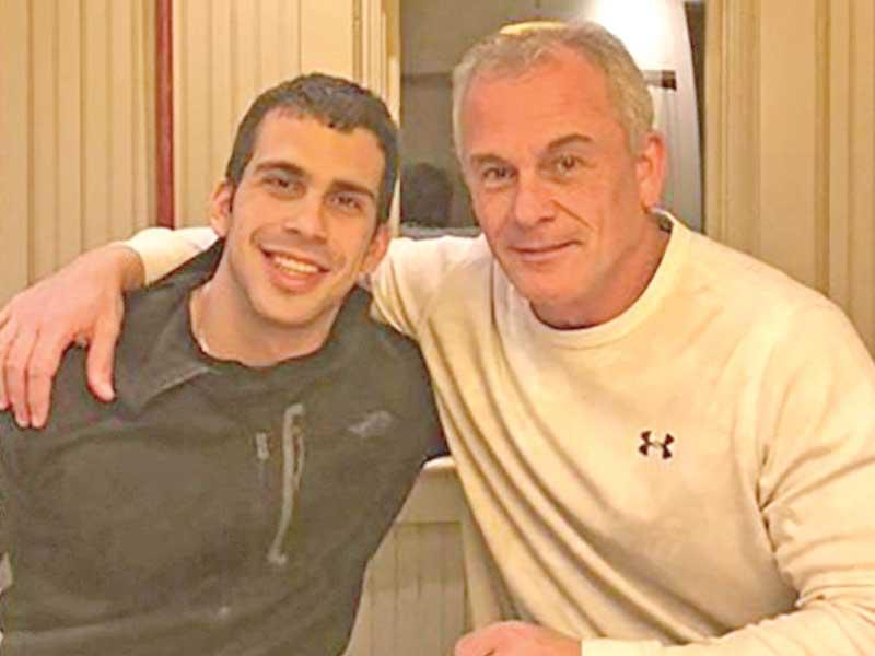 الأميركيَّين مايكل تايلور وابنه بيتر