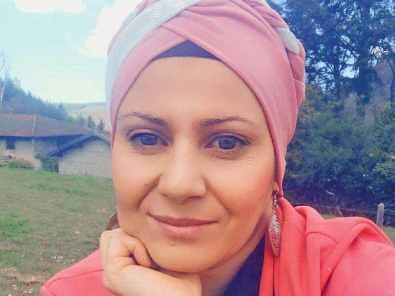 الأديبة الجزائرية خديجة بن عادل