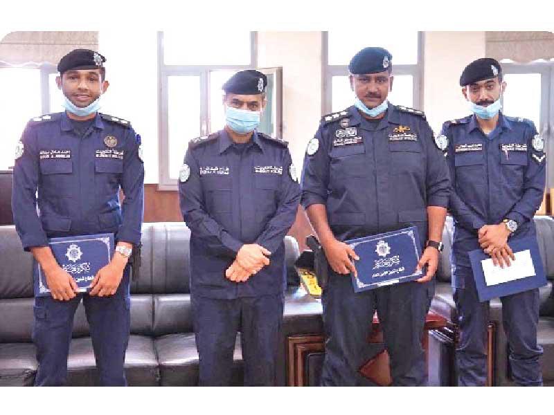  وكيل وزارة الداخلية المساعد لشؤون الامن العام اللواء فراج الزعبي مع عدد من المكرمين 