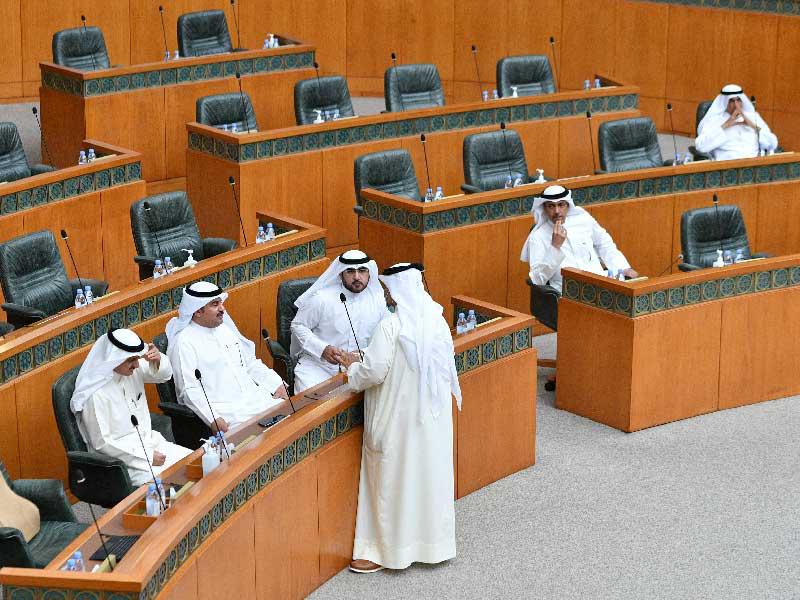 جلوس النواب على كراسي الوزراء