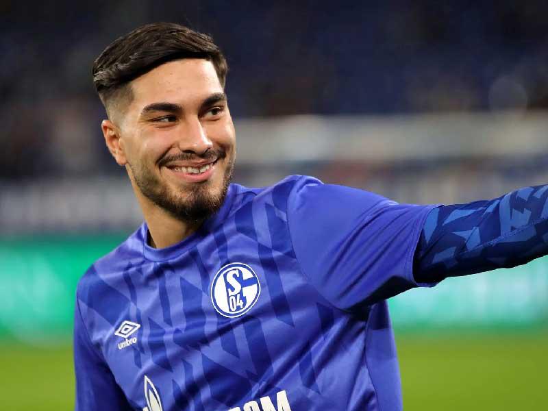  لاعب خط الوسط سوات سيردار