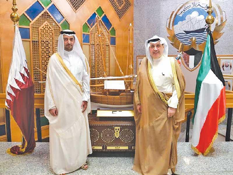  نائب رئيس مجلس الوزراء وزير الدفاع الشيخ حمد الجابر مستقبلاً سفير قطر